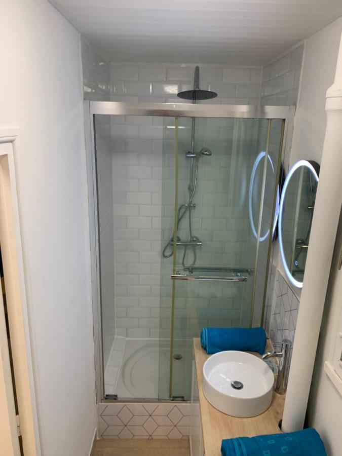 Appartement L Effet 70m2 Avec 2 Doubles Avec Parking Gratuit Netflix Disponible Lits Faits A L Arrive Serviettes De Toilettes Fournies