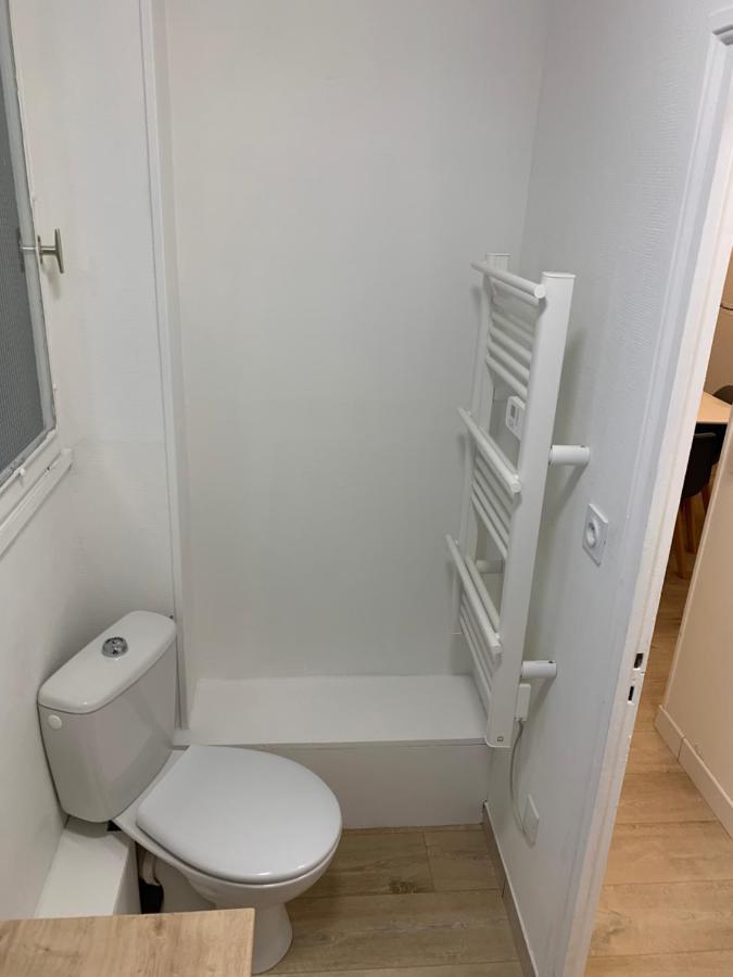 L Effet 70m2 Avec 2 Doubles Avec Parking Gratuit Netflix Disponible Lits Faits A L Arrive Serviettes De Toilettes Fournies Apartment Dieppe